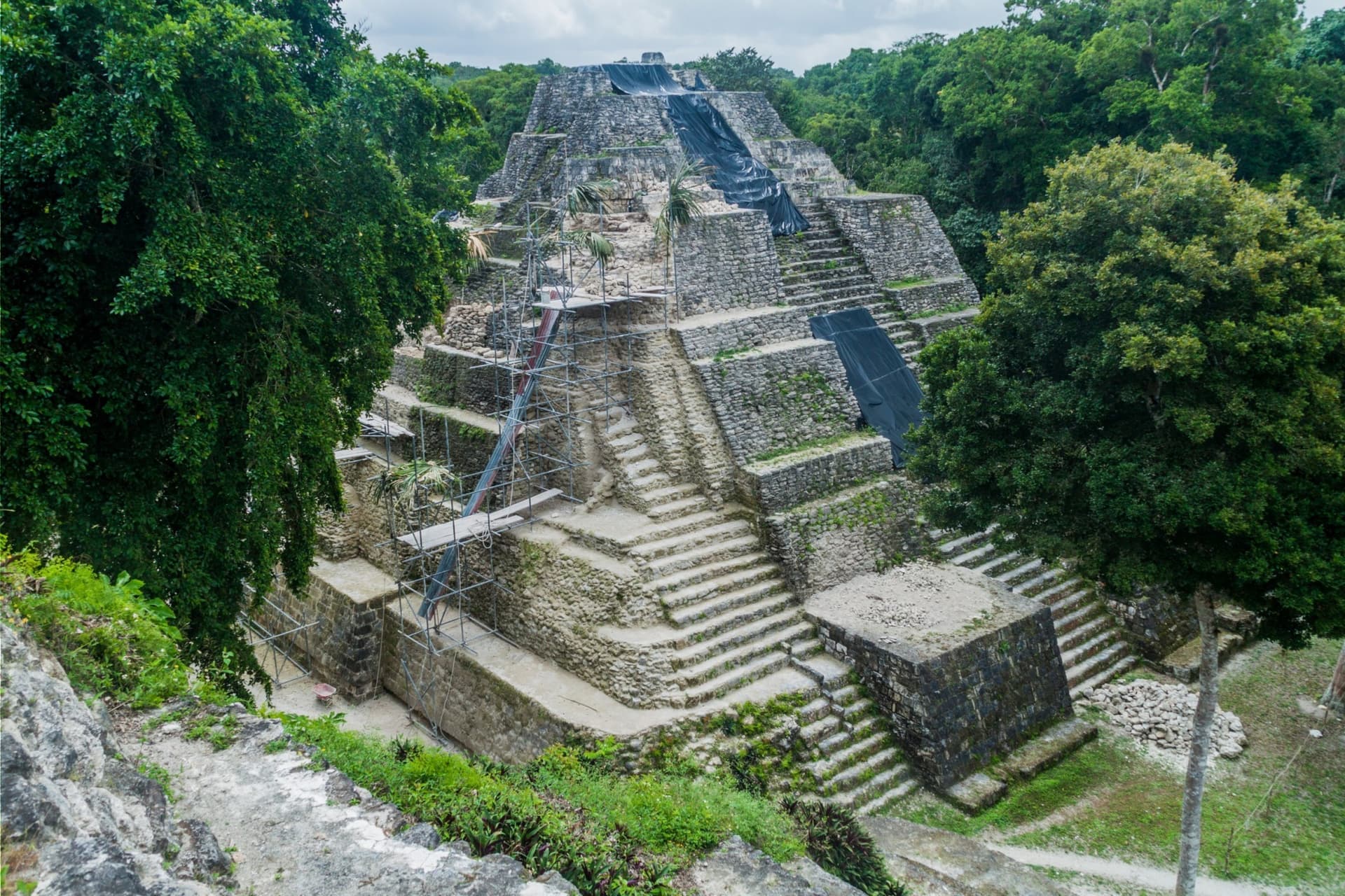 Il sito archeologico di Yaxha